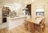 キッチン　収納　ダイニング　テーブル　照明