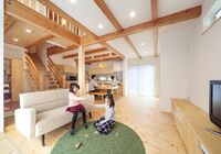 自然素材　平塚市　リビング　注文住宅　吹き抜け