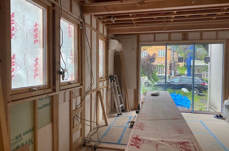 改装中レポート モデルハウスに木製サッシ 大開口サッシがつきました 様々な設計 デザイン レイアウトの住宅例を解説します 株式会社リブートは神奈川で人に優しい注文住宅をご紹介